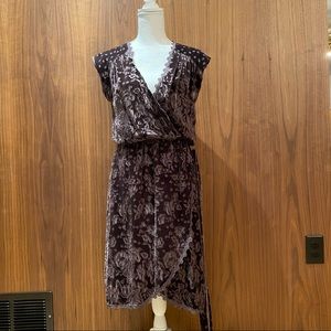 Love Johnny Was V-neck Silk/Rayon Gray Velvet dress with matching fabric tie.